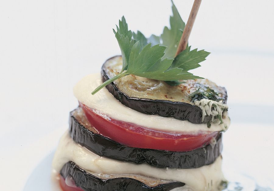 Vegetable turrets with mozzarella