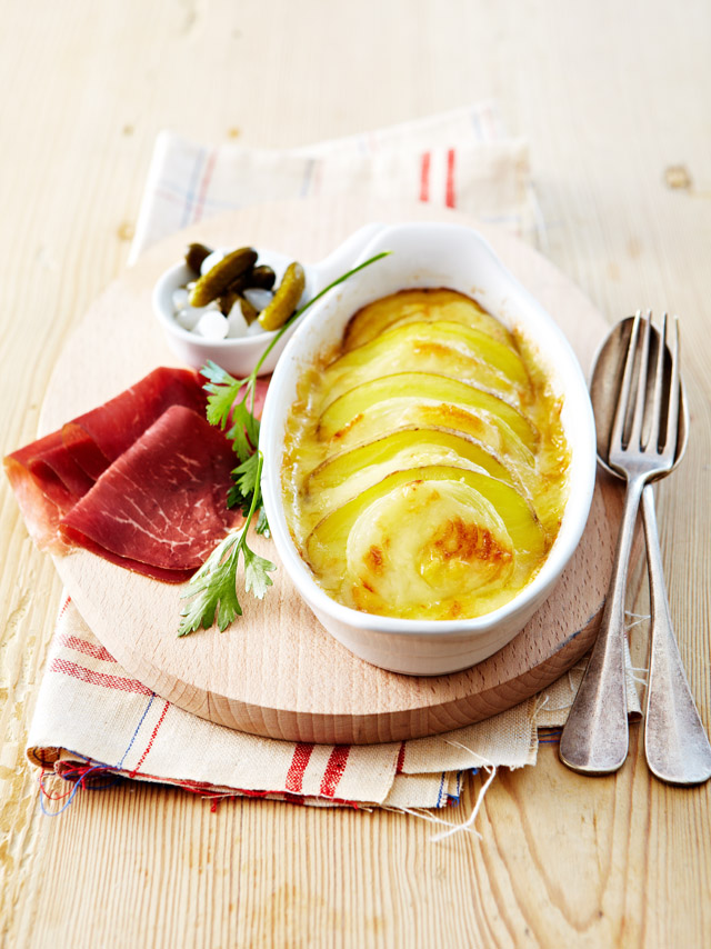 Tartiflette (potato gratin) with Vacherin Fribourgeois and Bündnerfleisch