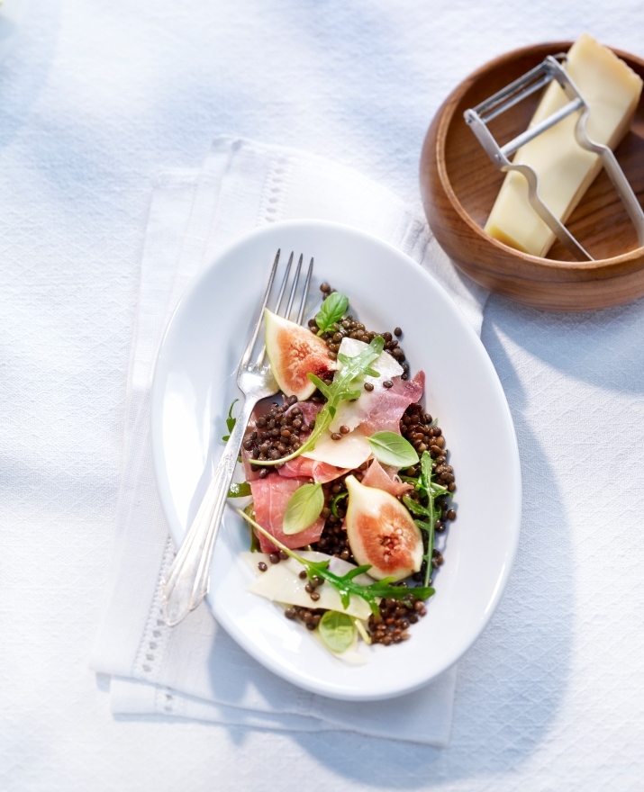 A salad of lentils, figs and Gruyère AOP