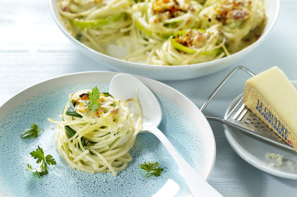 Spaghetti nest with leek and Gruyère AOP