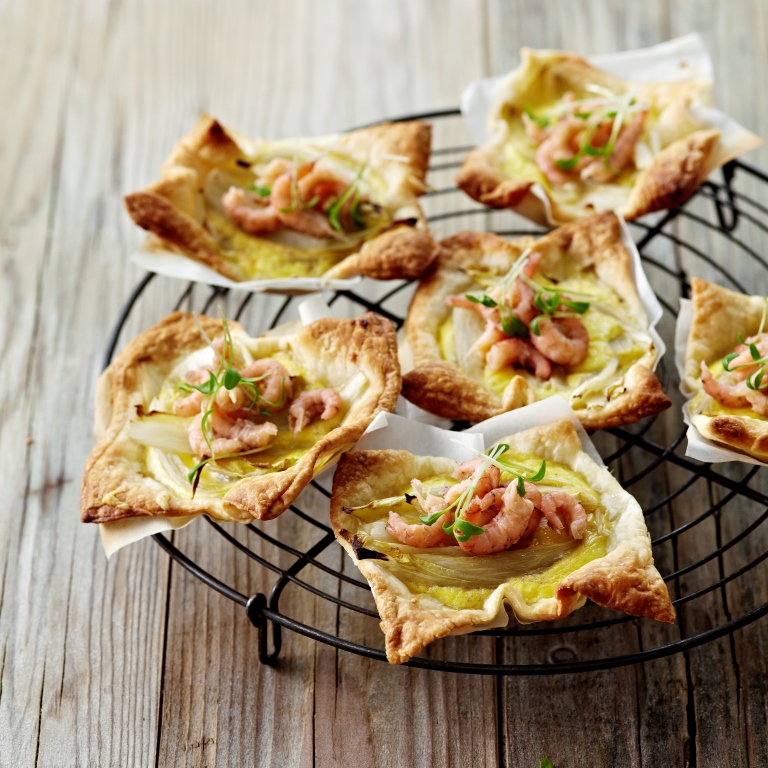 Chicory tarts, with shrimp and Emmentaler Switzerland AOP