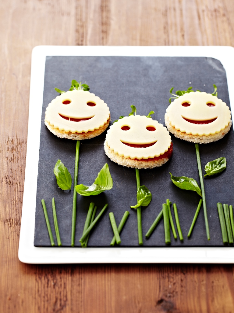 Toasts-Flowers with l’Emmentaler AOP