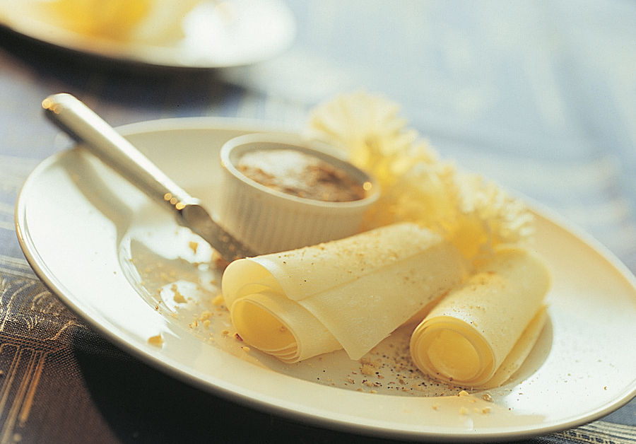 Cheese with mousse of dried fruits