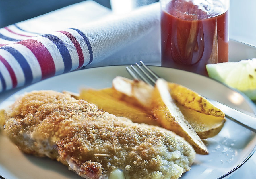 Cordon bleu cutlets with home-made ketchup