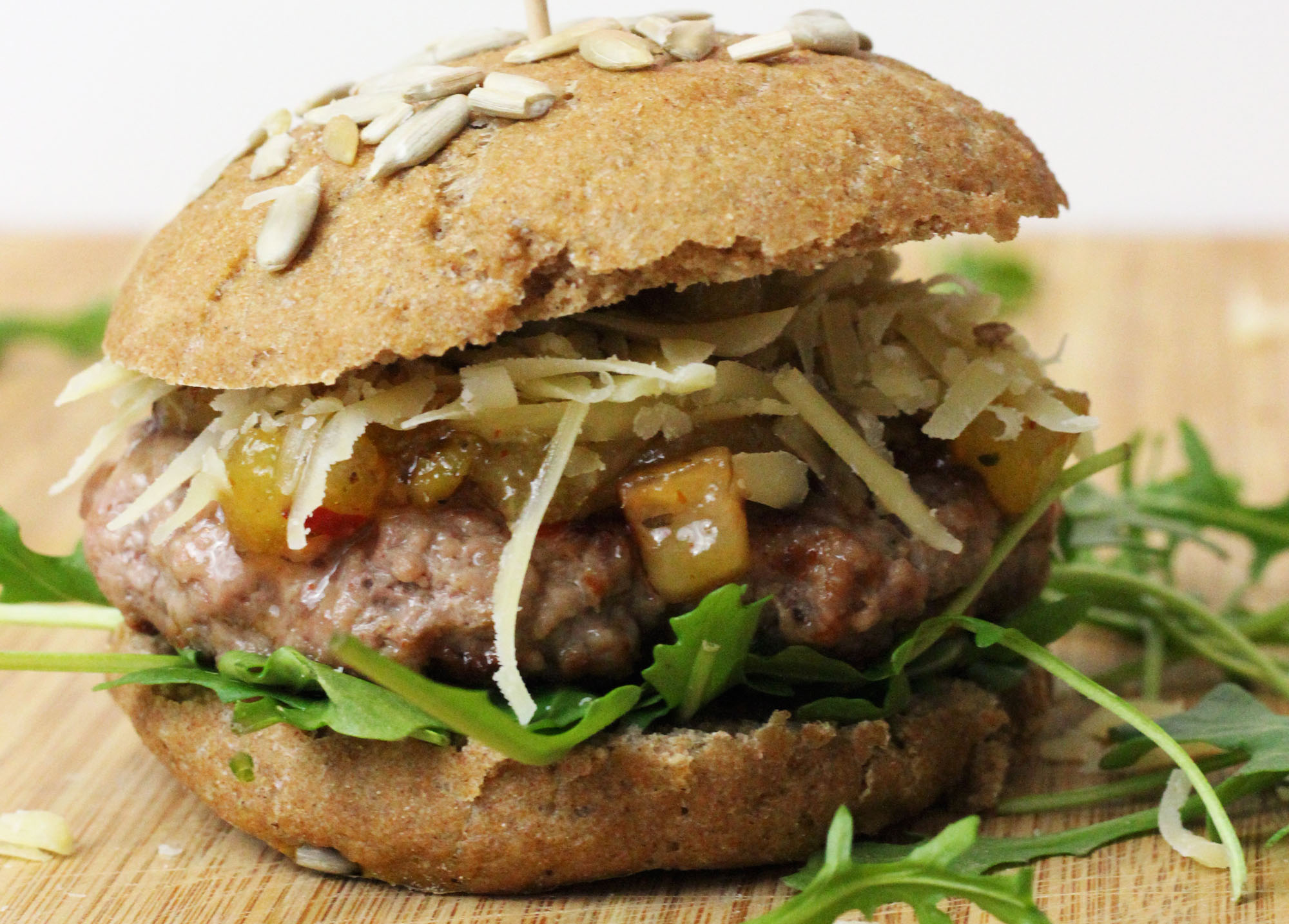 Burger with Sbrinz AOP and pear chutney