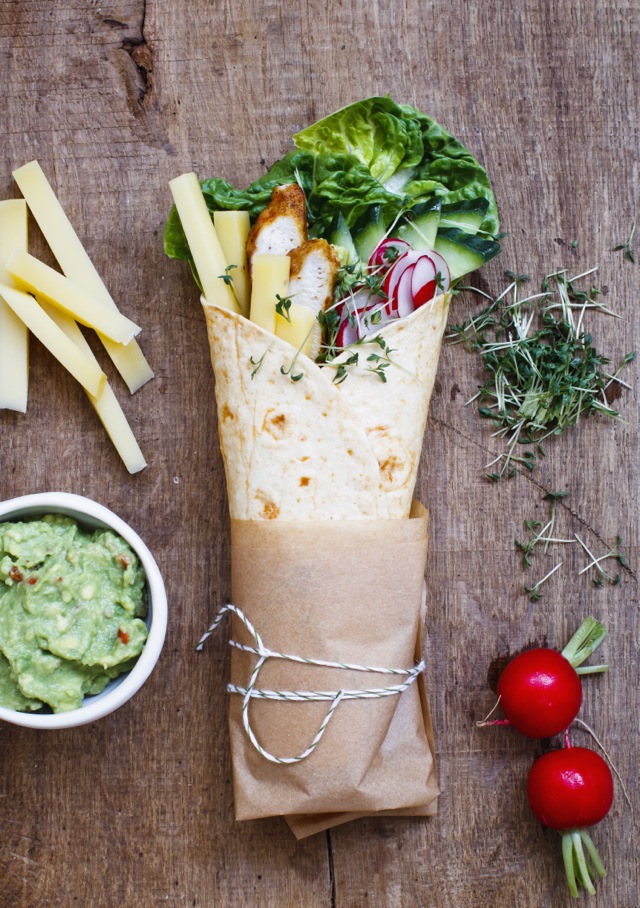 Bündner Bergkäse Wrap with avocado and chicken