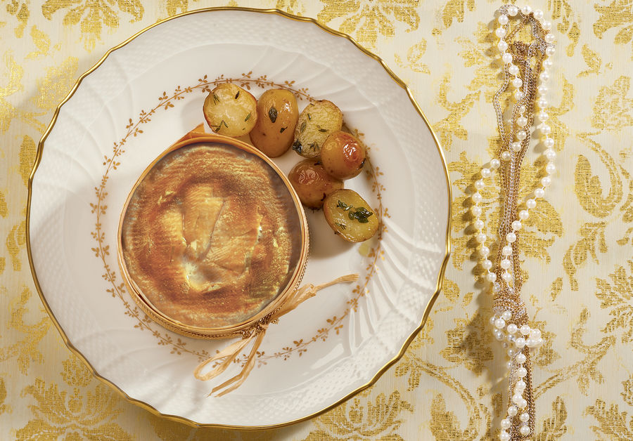 Vacherin Mont d‘Or AOP cheese with herb potatoes