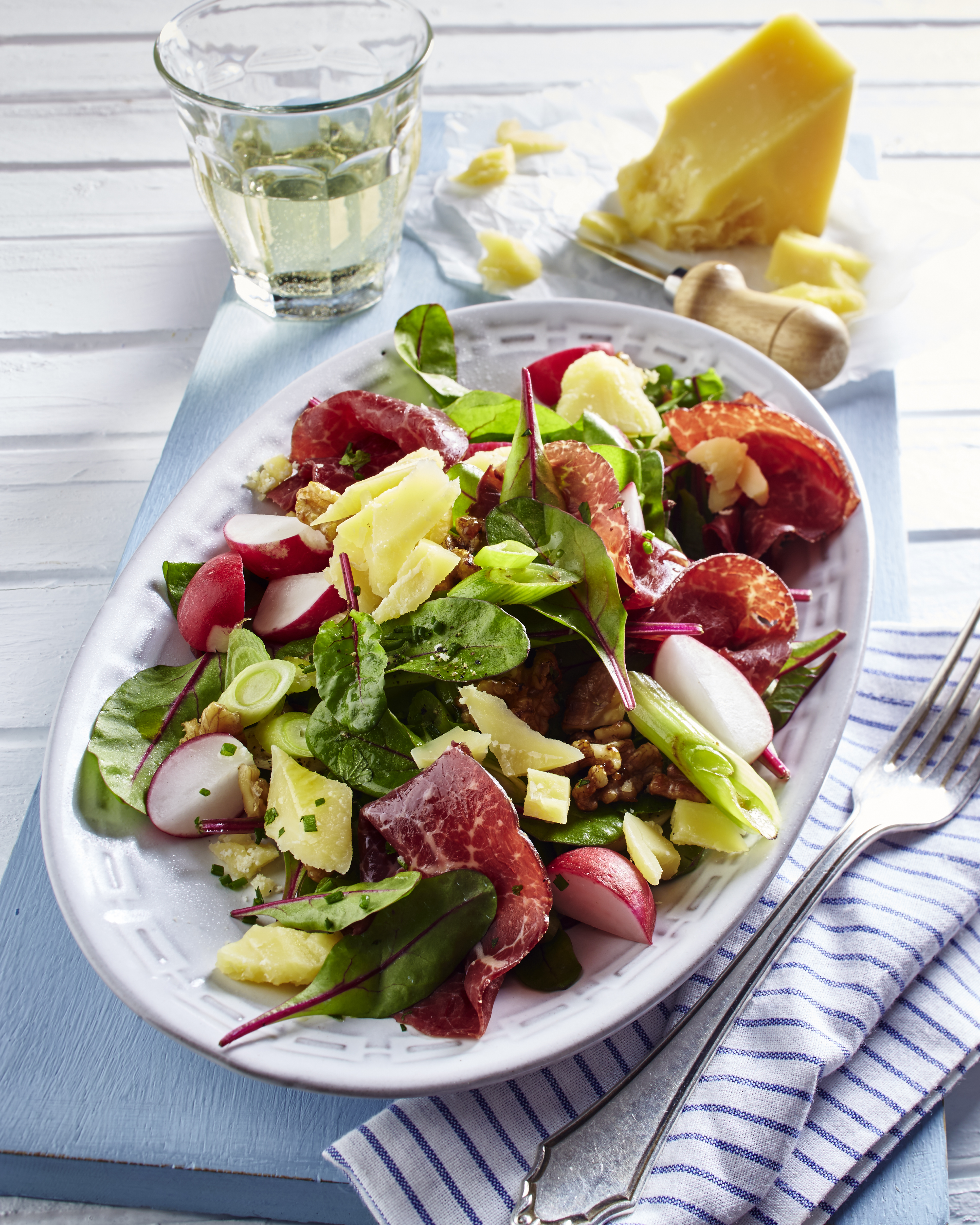 Chard salad with Bündnerfleisch and Sbrinz AOP