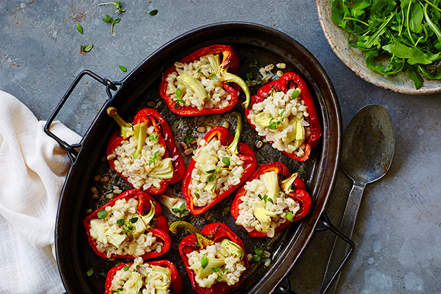 Baked pepperoni with barley and artichoke filling and Sbrinz AOP