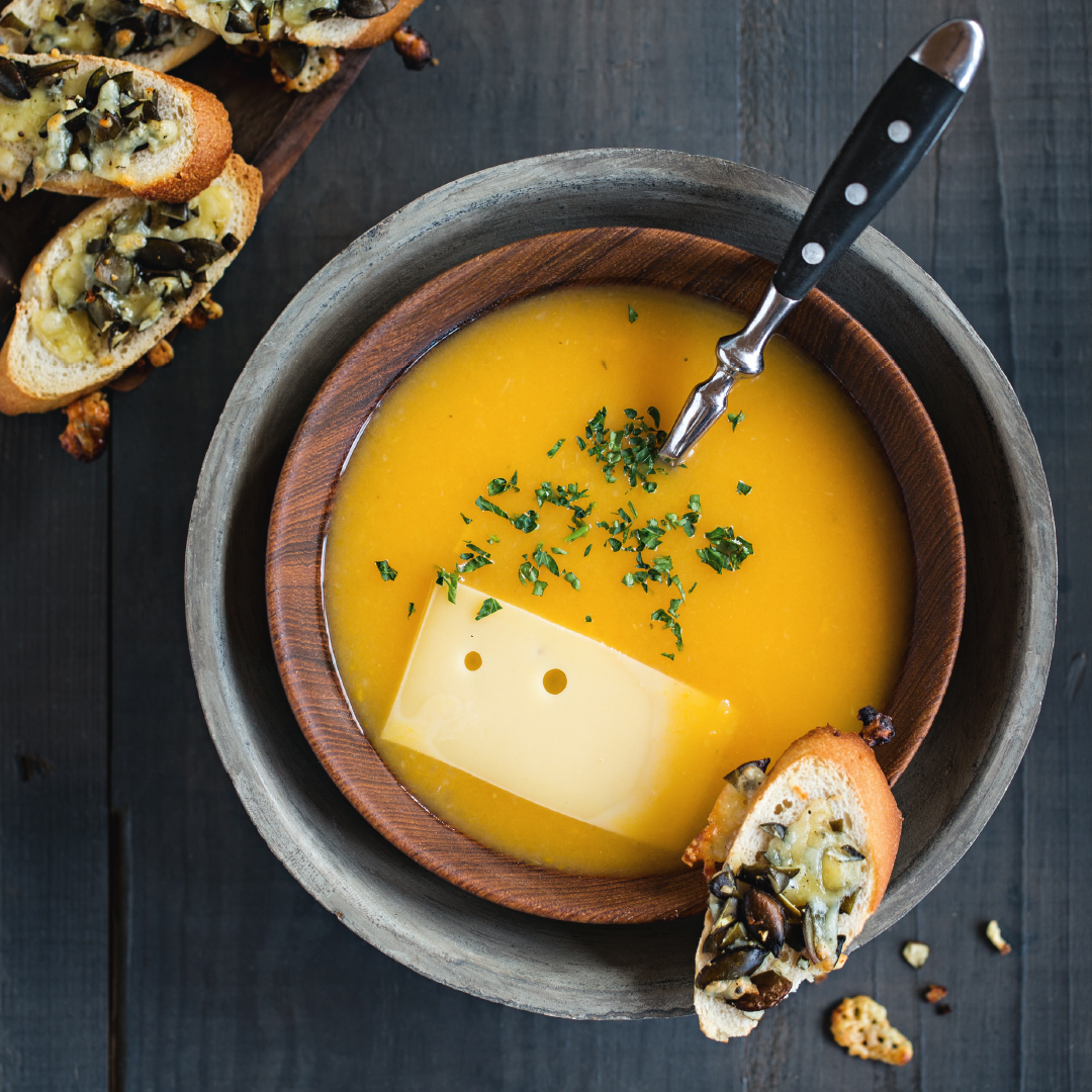 Thurgovian pumpkin soup with Tilsiter crostini