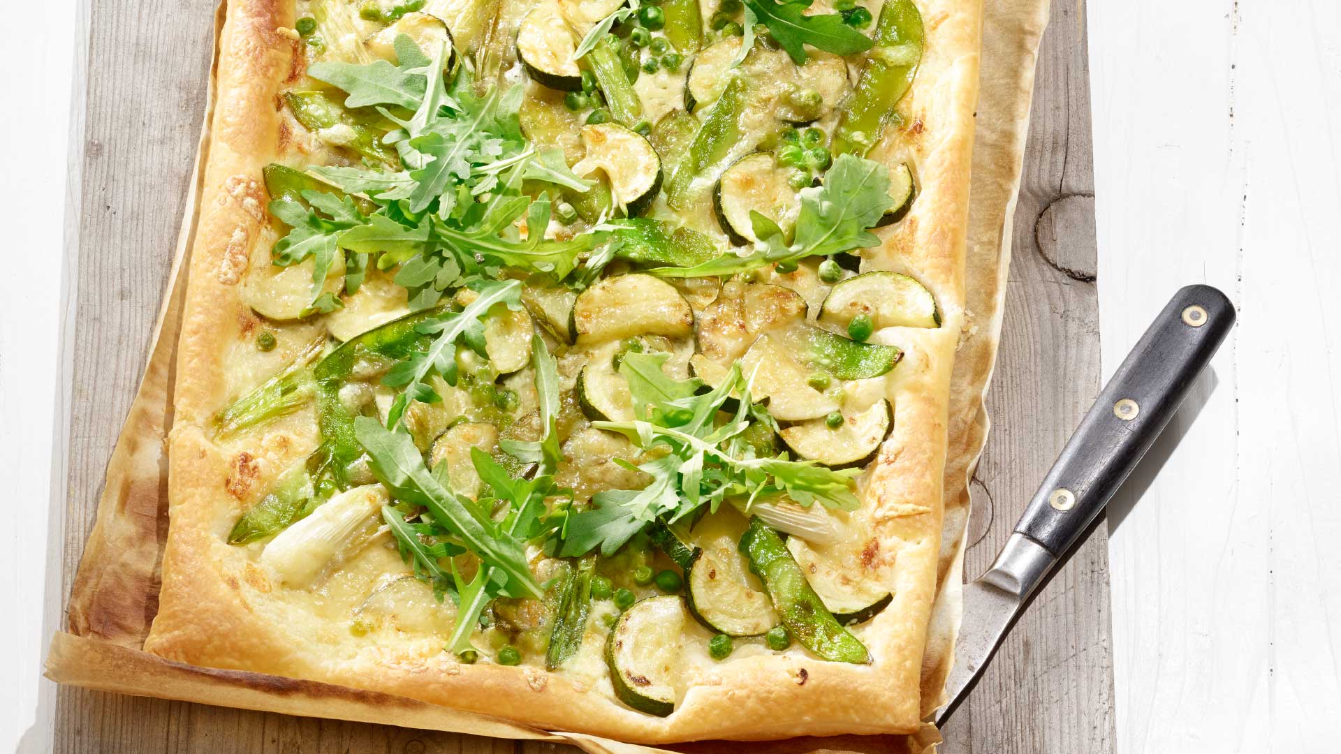 Tart with green vegetables and Emmentaler AOP