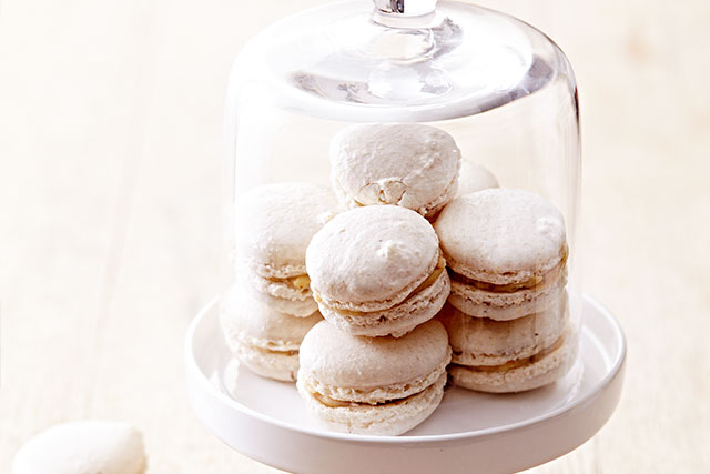 Macarons with figs and Le Gruyère AOP