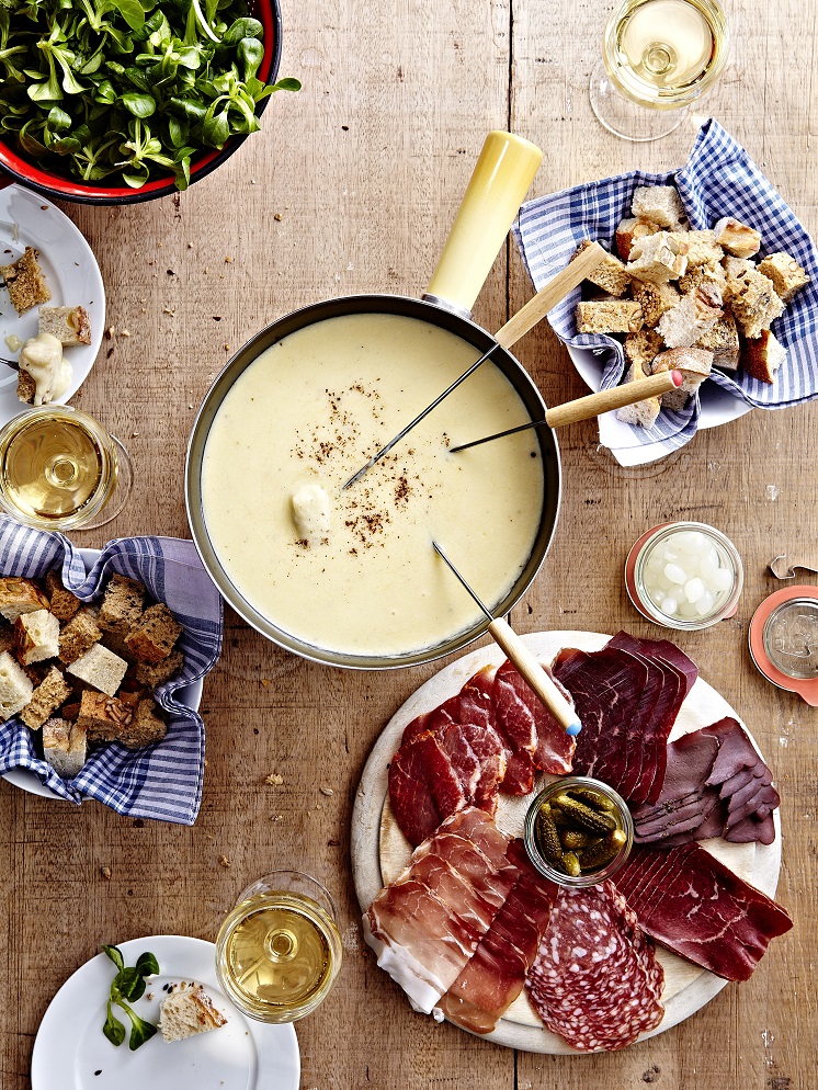 Fondue moitié-moitié with different hams