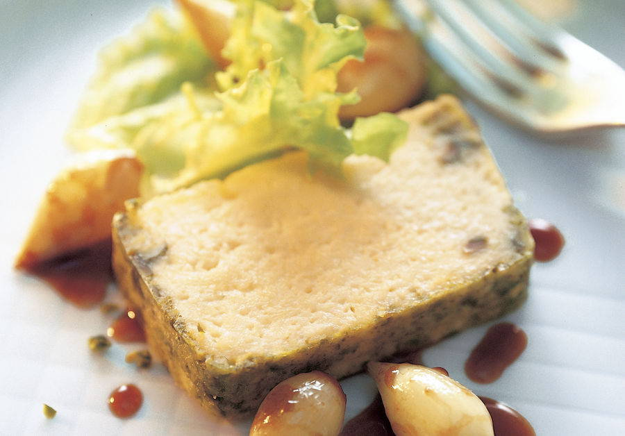 Warm Sbrinz AOP cheese and nut terrine with pearl onions