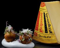 Ostig Appenzeller® Gold Label på rostat bröd med stekt purjolök och karamelliserad lök