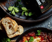 Appenzeller®-shakshuka med krydder og koriander/korianderfrø