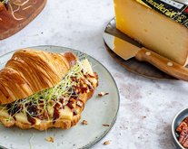 Voisarvi ohuilla Appenzeller® Extra -viipaleilla ja omenasiirapilla