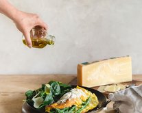 Fluffy omelette, Sbrinz AOP & asparagus