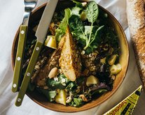 Granolasalat med bagte pærer og Appenzeller® Gold Label